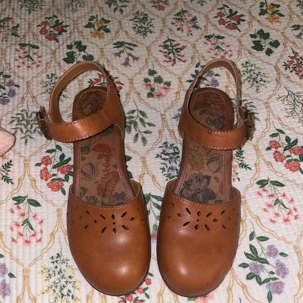 Born Jasmine Brown Closed Toe Mary Jane Clogs Heels Mules